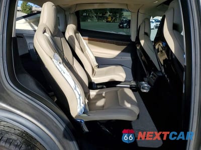 Zdjęcie 10 z 12 samochodu: 2016 TESLA MODEL X VIN:5YJXCBE48GF016326 - miniatura