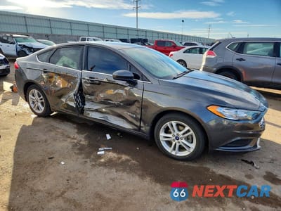 Czwarte zdjęcie samochodu z boku: 2018 FORD FUSION SE HYBRID VIN:3FA6P0LU1JR220209 - miniatura
