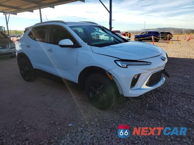 Czwarte zdjęcie samochodu z boku: 2024 BUICK ENCORE GX SPORT TOURING VIN:KL4AMDSL6RB090077 - miniatura