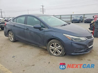 Czwarte zdjęcie samochodu z boku: 2016 CHEVROLET CRUZE LT VIN:1G1BE5SM7G7304895 - miniatura