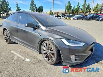 Czwarte zdjęcie samochodu z boku: 2019 TESLA MODEL X VIN:5YJXCBE48KF186792 - miniatura