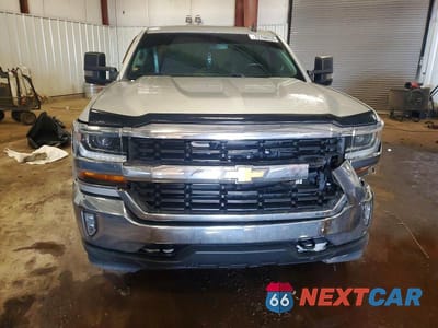 Piąte zdjęcie samochodu w środku: 2018 CHEVROLET SILVERADO K1500 LT VIN:1GCUKREC1JF176735 - miniatura