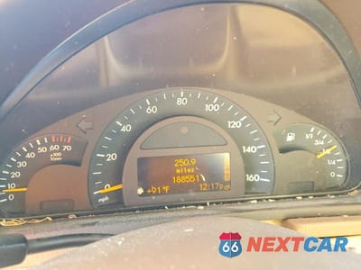 Zdjęcie 9 z 11 samochodu: 2001 MERCEDES-BENZ C 240 VIN:WDBRF61J61F089747 - miniatura