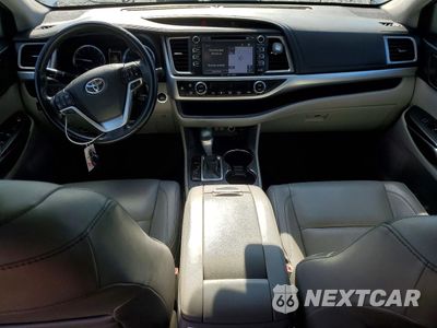 Zdjęcie 8 z 15 samochodu: 2018 TOYOTA HIGHLANDER SE VIN:5TDKZRFH9JS536282 - miniatura