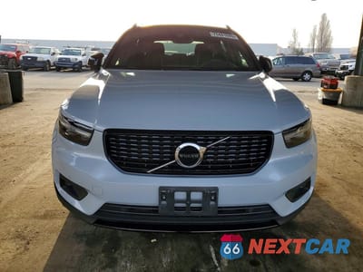 Piąte zdjęcie samochodu w środku: 2021 VOLVO XC40 T5 R-DESIGN VIN:YV4162UM3M2589645 - miniatura