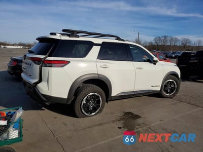 Trzecie zdjęcie samochodu z tyłu: 2025 NISSAN PATHFINDER ROCK CREEK VIN:5N1DR3BD8SC224476 - miniatura