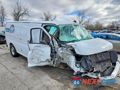 Czwarte zdjęcie samochodu z boku: 2020 GMC SAVANA G3500 VIN:1GTZ7HFG0L1190628 - miniatura