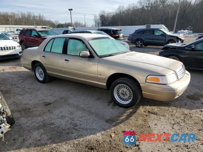 Czwarte zdjęcie samochodu z boku: 1999 FORD CROWN VICTORIA LX VIN:2FAFP74W3XX236852 - miniatura