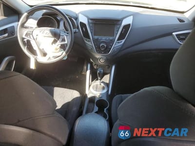 Zdjęcie 8 z 13 samochodu: 2016 HYUNDAI VELOSTER VIN:KMHTC6AD3GU269018 - miniatura