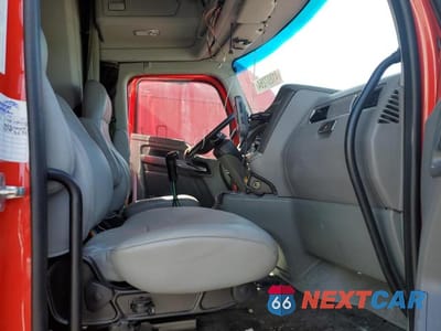 Piąte zdjęcie samochodu w środku: 2016 KENWORTH CONSTRUCTION T680 VIN:1XKYDP9XXGJ482341 - miniatura