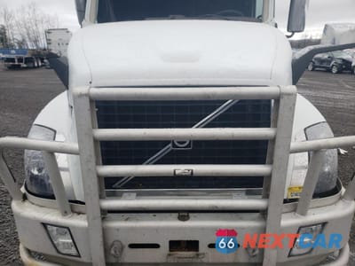Zdjęcie 7 z 10 samochodu: 2017 VOLVO VN VNL VIN:4V4NC9EH5HN951281 - miniatura
