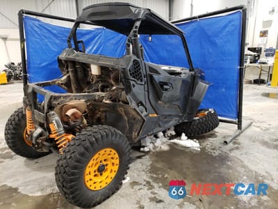 Czwarte zdjęcie samochodu z boku: 2022 CAN-AM COMMANDER XT 1000R VIN:3JB1KAX42NK002848 - miniatura