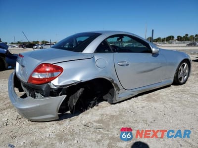 Trzecie zdjęcie samochodu z tyłu: 2005 MERCEDES-BENZ SLK 350 VIN:WDBWK56F15F041852 - miniatura