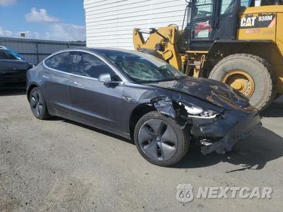 Czwarte zdjęcie samochodu z boku: 2018 TESLA MODEL 3 VIN:5YJ3E1EA4JF021474 - miniatura