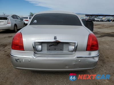 Zdjęcie 6 z 15 samochodu: 2003 LINCOLN TOWN CAR SIGNATURE VIN:1LNHM82W73Y644426 - miniatura