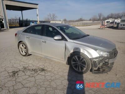 Czwarte zdjęcie samochodu z boku: 2015 CHEVROLET CRUZE LTZ VIN:1G1PG5SB2F7256543 - miniatura