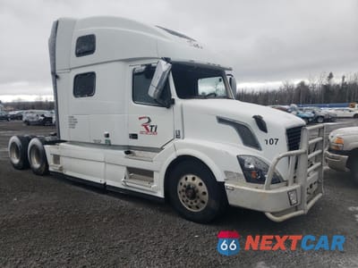 2017 VOLVO VN VNL 4V4NC9EH5HN951281 - główne zdjęcie licytacji z USA - miniatura