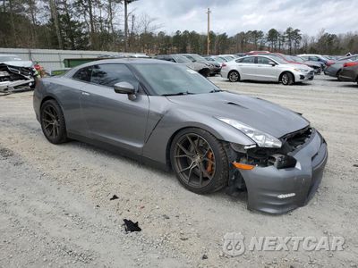 Czwarte zdjęcie samochodu z boku: 2012 NISSAN GT-R BASE VIN:JN1AR5EF3CM250031 - miniatura