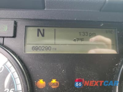 Zdjęcie 8 z 10 samochodu: 2017 FREIGHTLINER CASCADIA 125 VIN:3AKJGLDR9HSHJ4911 - miniatura