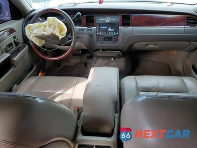 Zdjęcie 8 z 15 samochodu: 2003 LINCOLN TOWN CAR SIGNATURE VIN:1LNHM82W73Y644426 - miniatura