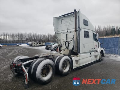 Czwarte zdjęcie samochodu z boku: 2017 VOLVO VN VNL VIN:4V4NC9EH5HN951281 - miniatura