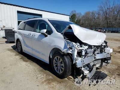 Czwarte zdjęcie samochodu z boku: 2024 TOYOTA SIENNA XLE VIN:5TDYRKEC5RS182313 - miniatura