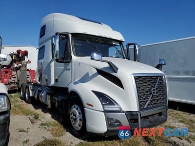 2023 VOLVO VN VNL 4V4NC9EH9PN610433 - główne zdjęcie licytacji z USA - miniatura