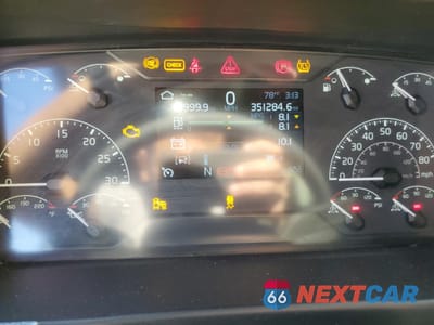 Zdjęcie 8 z 10 samochodu: 2023 VOLVO VN VNL VIN:4V4NC9EH9PN610433 - miniatura