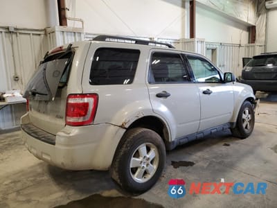 Trzecie zdjęcie samochodu z tyłu: 2002 FORD ESCAPE XLT VIN:1FMCU93709KC24767 - miniatura