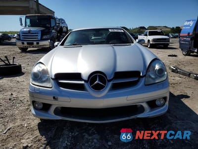 Piąte zdjęcie samochodu w środku: 2005 MERCEDES-BENZ SLK 350 VIN:WDBWK56F15F041852 - miniatura