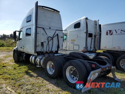 Trzecie zdjęcie samochodu z tyłu: 2023 VOLVO VN VNL VIN:4V4NC9EH9PN610433 - miniatura