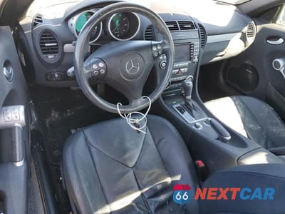 Zdjęcie 8 z 13 samochodu: 2005 MERCEDES-BENZ SLK 350 VIN:WDBWK56F15F041852 - miniatura