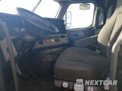 Piąte zdjęcie samochodu w środku: 2022 FREIGHTLINER CASCADIA 126 VIN:3AKJHHDRXNSNA1416 - miniatura