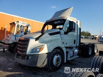 Drugie zdjęcie samochodu z przodu: 2021 FREIGHTLINER CASCADIA 126 SEMI TRUCK VIN:3AKJHLDV4MSMS2942 - miniatura