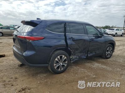 Trzecie zdjęcie samochodu z tyłu: 2022 TOYOTA HIGHLANDER XLE VIN:5TDGZRAHXNS560237 - miniatura