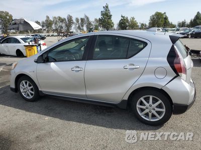 Drugie zdjęcie samochodu z przodu: 2017 TOYOTA PRIUS C VIN:JTDKDTB37H1593383 - miniatura