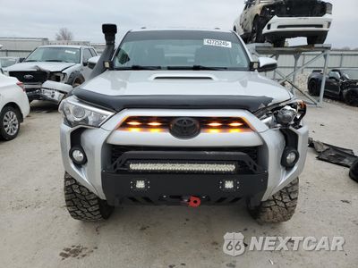 Piąte zdjęcie samochodu w środku: 2019 TOYOTA 4RUNNER SR5 VIN:JTEBU5JR1K5661853 - miniatura