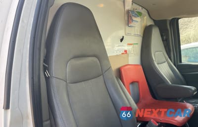 Zdjęcie 6 z 10 samochodu: 2011 GMC SAVANA CUTAWAY G3500 VIN:1GDY72CA8B1903052 - miniatura