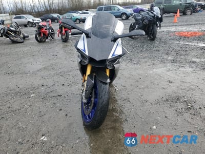 Drugie zdjęcie samochodu z przodu: 2015 YAMAHA YZFR1M VIN:JYARN40E3FA000231 - miniatura