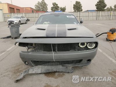 Piąte zdjęcie samochodu w środku: 2018 DODGE CHALLENGER SXT VIN:2C3CDZAGXJH305234 - miniatura