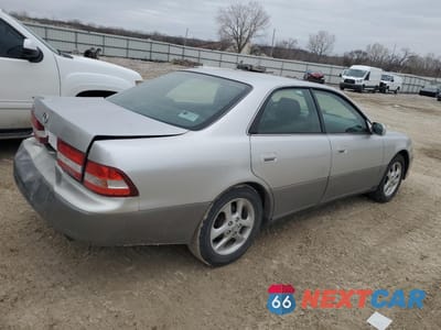 Trzecie zdjęcie samochodu z tyłu: 2000 LEXUS ES 300 VIN:JT8BF28G0Y5088260 - miniatura