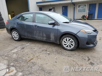Czwarte zdjęcie samochodu z boku: 2018 TOYOTA COROLLA L VIN:5YFBURHE1JP843732 - miniatura