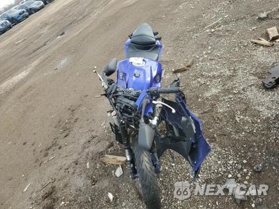 Piąte zdjęcie samochodu w środku: 2024 YAMAHA YZFR3 A VIN:MH3RH18Y0RK016072 - miniatura