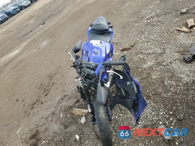 Piąte zdjęcie samochodu w środku: 2024 YAMAHA YZFR3 A VIN:MH3RH18Y0RK016072 - miniatura