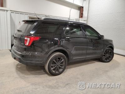 Trzecie zdjęcie samochodu z tyłu: 2018 FORD EXPLORER XLT VIN:1FM5K8D85JGB63648 - miniatura