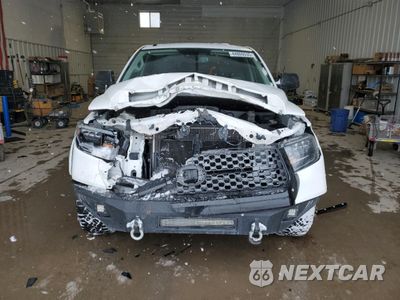 Piąte zdjęcie samochodu w środku: 2019 TOYOTA TUNDRA CREWMAX SR5 VIN:5TFDW5F15KX801868 - miniatura