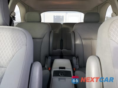 Zdjęcie 10 z 15 samochodu: 2008 CHRYSLER PACIFICA TOURING VIN:2A8GM68X98R109090 - miniatura