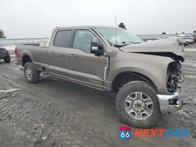Czwarte zdjęcie samochodu z boku: 2023 FORD F350 SUPER DUTY VIN:1FT8W3BT4PEC89729 - miniatura