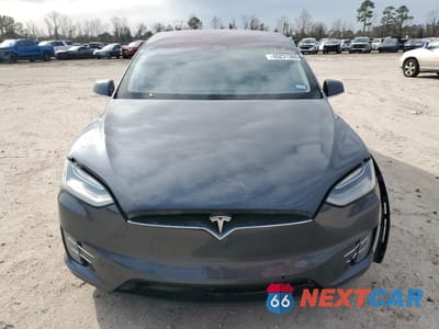 Piąte zdjęcie samochodu w środku: 2017 TESLA MODEL X VIN:5YJXCDE23HF067812 - miniatura