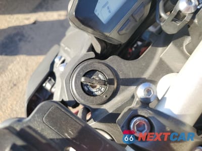 Zdjęcie 8 z 10 samochodu: 2017 YAMAHA FZ09 VIN:JYARN53EXHA000327 - miniatura